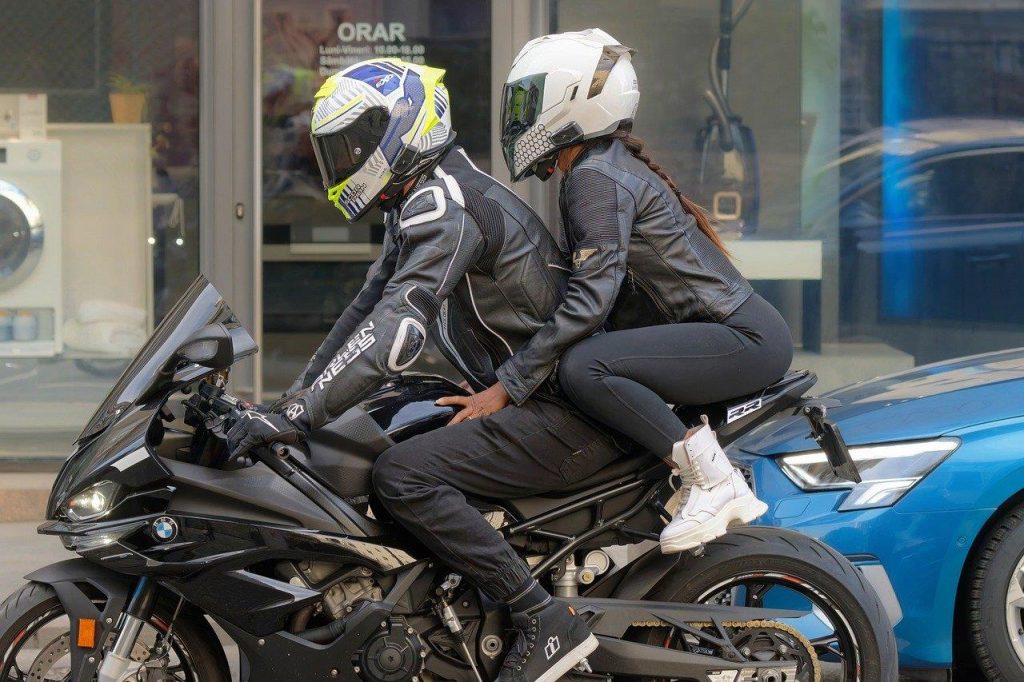 Moderne motorschoenen met versterkte tenenbescherming, enkelbeschermers en ergonomisch ontwerp voor veiligheid
